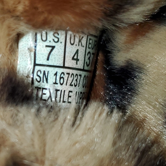 Skechers Memory Foam Leopard Slides - Picture 5 of 8